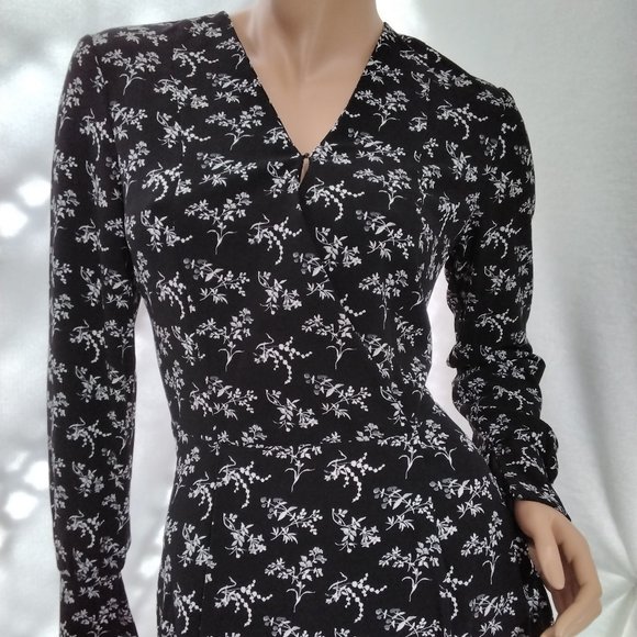 NEW H & M Women Dress Black Floral Pattern Long Sleeve Size 2 Soft Flare Relax - Picture 2 of 16